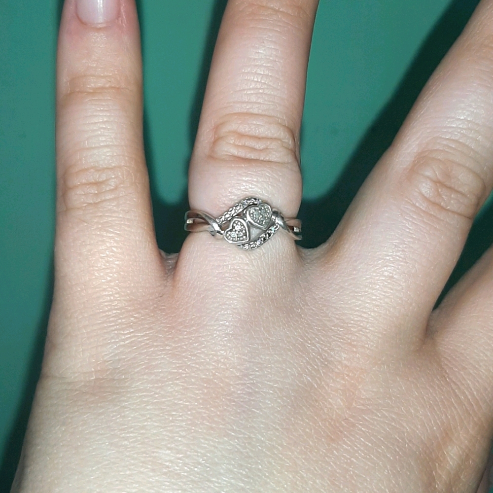 1/20 carot T.W. diamond promise ring